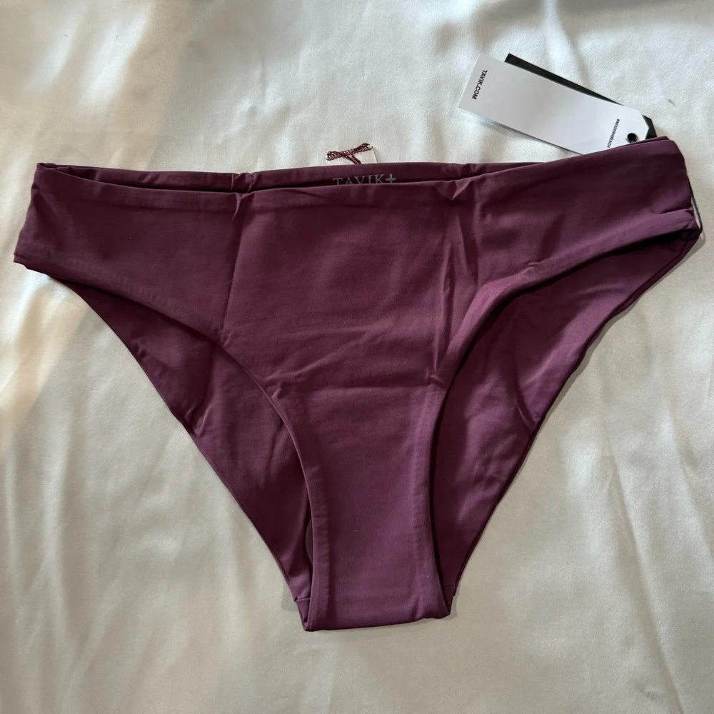 BUNDLE 2 ITEMS FOR $8✨ FINAL SALE✨ TAVIK full coverage swimming bottom 💐